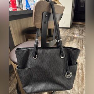 Michael Kors Jet Set Signature Large Tote Bag in Black